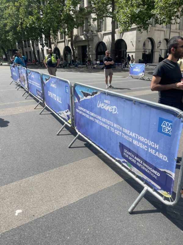 Crowd barrier banners