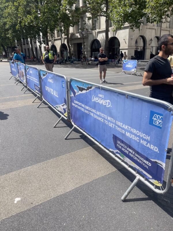 Crowd barrier banners